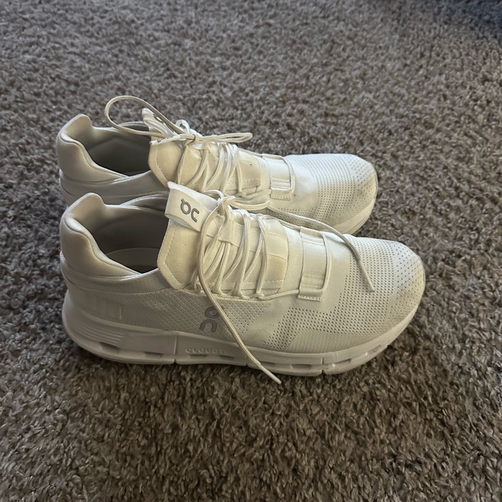On- Cloud Women’s Size 9.5